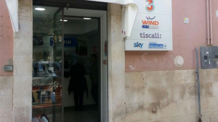 Sventato un furto al negozio di telefonia in Via Roma: immediato l’intervento dei Vigilantes
